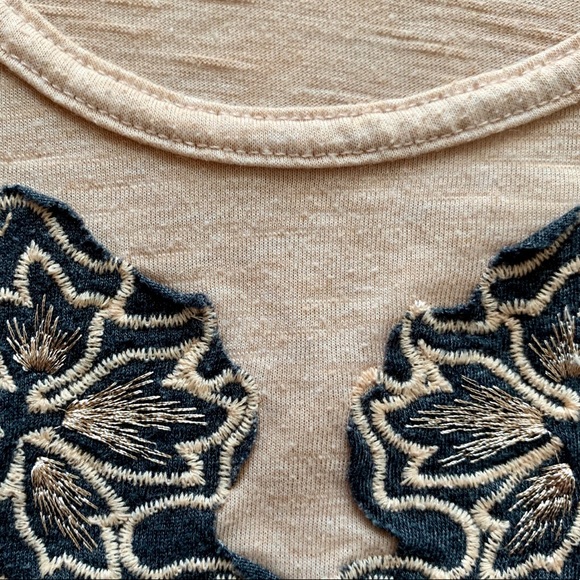 3/$30 Pins & Needles Embroidered Flowers Tank Sz L - Picture 8 of 10